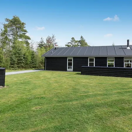 Feriehus Three-bedroom Holiday In Hals