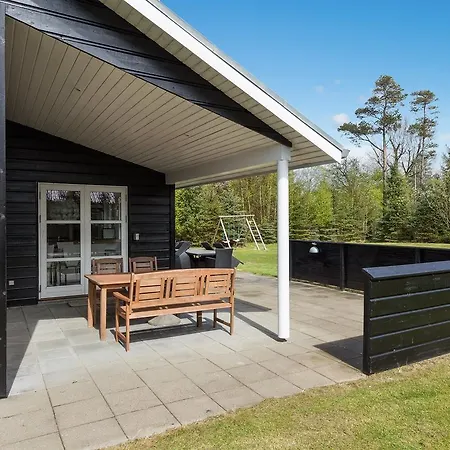 Three-bedroom Holiday In Hals