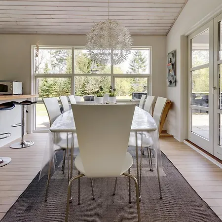 Three-bedroom Holiday In * Hals